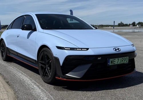 Hyundai Ioniq 6N: CENA od 323 700 zł. Rozdeptuje Porsche Taycan GTS. Nie dotykaj! Czasem lepiej nie wiedzieć, ile się traci
