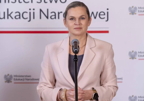 2590 zł na rękę dla każdego nauczyciela. Wypłata pieniędzy do 31 sierpnia