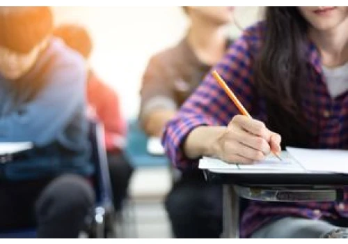 Hit rekrutacji na studia. Absolwenci zarabiają nawet 15 tys. zł/mies.