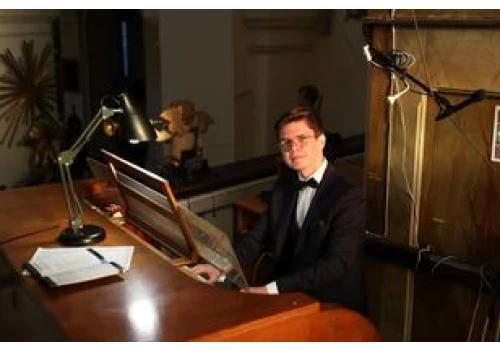 Sukces młodego artysty. Organista z Konina zachwycił publiczność w Łowiczu