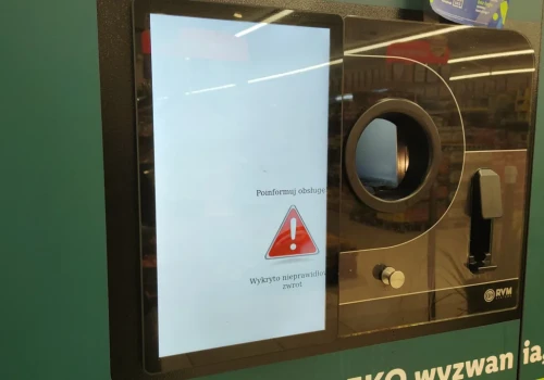 Zapchane automaty i ciągnące się kolejki. Dlaczego system kaucyjny nas irytuje?