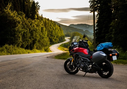 Jedziesz czy pozujesz? O motocyklistach uzależnionych od kciuka w górę