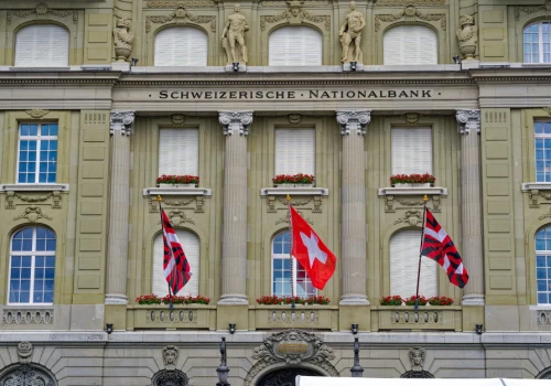 Szwajcarski Bank Narodowy w pół roku zarobił miliardy franków, wynik obciążają straty na złocie
