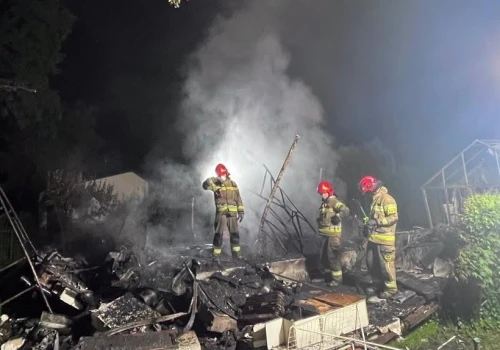 Tragiczny pożar na działkach w Gdańsku. Dwie osoby nie żyją
