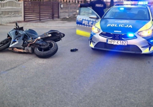Jechał zygzakiem i liczył, że „jakoś to będzie”. 73-letniego motocyklistę zauważył policjant po służbie