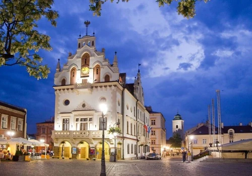 Urząd Miasta Rzeszowa szuka pracowników. Dwie posady i wysokie wynagrodzenie