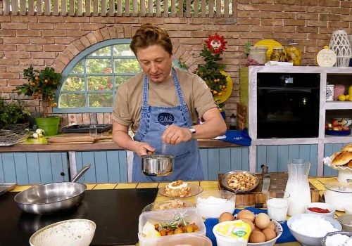 Morele, ogórki i młode ziemniaki. Oto gotowe menu na letnie spotkanie