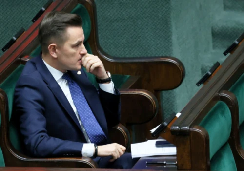 Oszuści przejmują konta na WhatsAppie. Ofiarą padł wiceminister MS