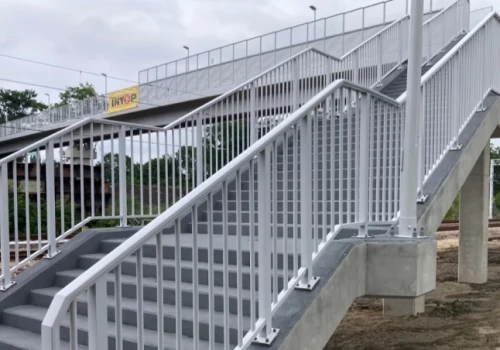 Kładka nad torami w Załężu został oddana do użytku. Nie wszystko jest jednak tak, jak być powinno