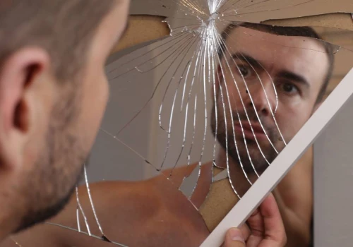 Narcyzi nie kochają siebie. Za fasadą kryje się pustka