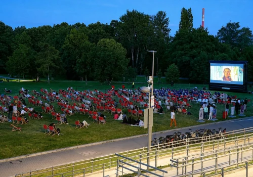 Przed TAURON Areną odbędzie się bezpłatny seans filmowy. Na ekranie kultowy hit