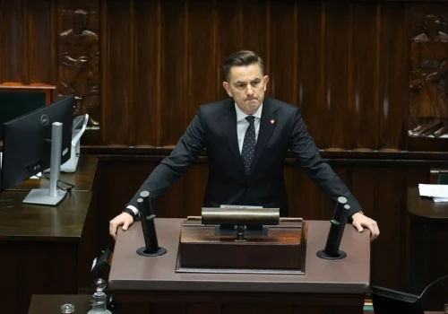 Oszuści przejęli konto wiceministra. „Proszę nie klikać”