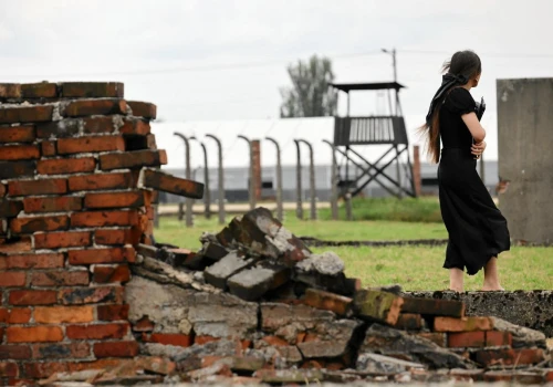 Rocznica likwidacji obozu dla Romów w Auschwitz. Nawrocki: Pragnę potępić zło, jakim są wszelkie odmiany nazizmu