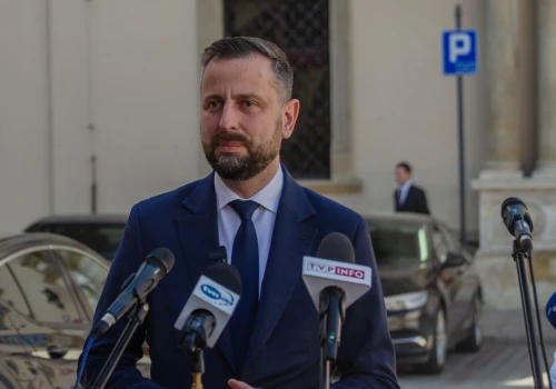 Państwo wypłaci 1000 zł na konto co miesiąc. Dochód nie ma znaczenia