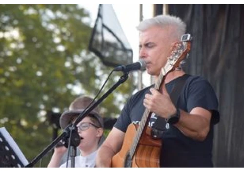 Cudowny patriotyczny koncert na Rynku. Sieradzanie śpiewali powstańcze piosenki