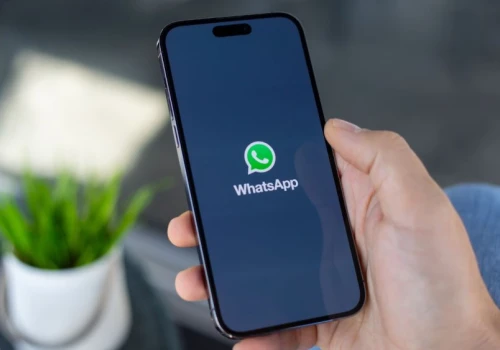 Konta polityków na WhatsAppie w rękach oszustów? CERT wydał pilne ostrzeżenie