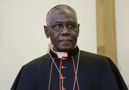 Kard. Sarah: podział wokół tradycyjnej liturgii to „prawdziwy i autentyczny grzech”