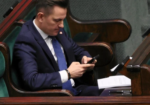 Wiceminister padł ofiarą oszustów. CERT wydał pilny komunikat