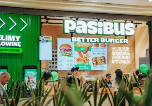 Kultowa marka burgerów otwiera nowy lokal w Warszawie. Zaczynali od jednego food trucka