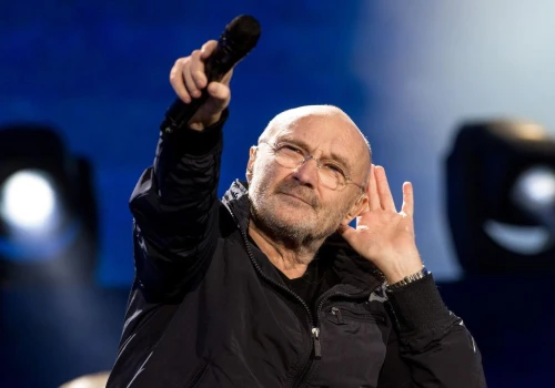 Phil Collins wyznał, że był o krok od śmierci z powodu alkoholizmu. „Przychodzili się ze mną żegnać”