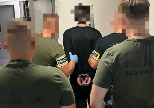Oszustwo „na policjanta” w Kraśniku. 21-latek zatrzymany na lotnisku, z konta zniknęło 50 tys. zł