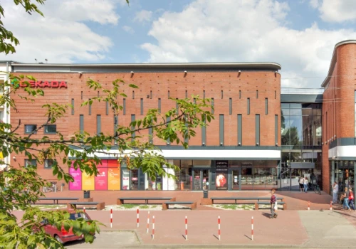 Węgrzy wchodzą w polski handel. Kupili parki i galerie