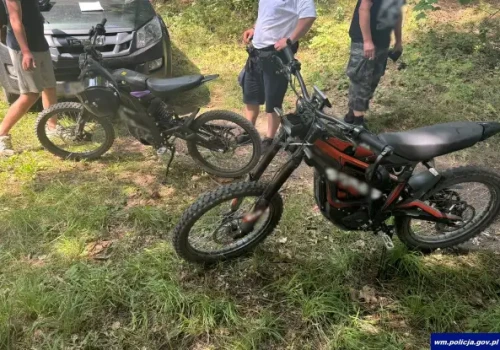 Słone mandaty dla rodziców i sprawa w sądzie. Rajd 14-latków na motorowerach przerwali policjanci