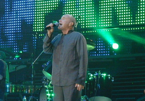 Phil Collins otarł się o śmierć przez alkohol. „Przychodzili się ze mną pożegnać”