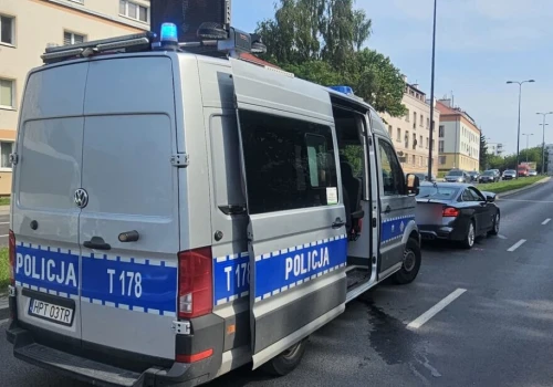 Kolizja z udziałem ciężarnej w Olsztynie. W auto wjechał 22-latek z BMW