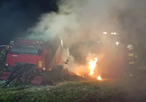Dramat rolników w czasie żniw. Spłonął kombajn i prasa rolnicza