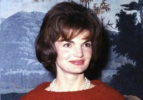 Odmówiła zdjęcia zakrwawionego kostiumu Chanel. Mroczny sekret postawy Jackie Kennedy po zamachu