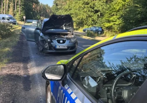 Zderzyły się trzy auta. Jedna osoba trafiła do szpitala