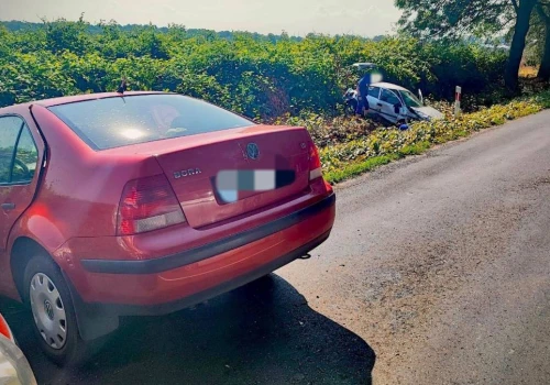 Kierowca Opla wjechał w skręcającego Volkswagena. Trzy osoby ranne