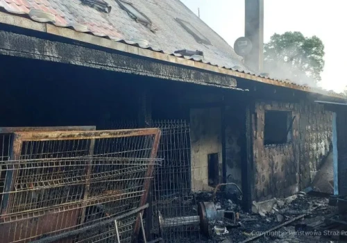 Poranny pożar domu! Ogień mocno się rozwinął (ZDJĘCIA)