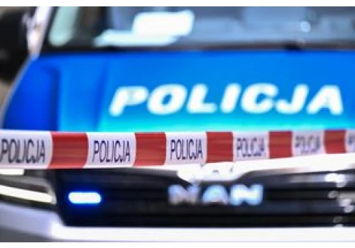 Miał zabić ojca, potem zaatakował policjantów. 20-latek z zarzutami