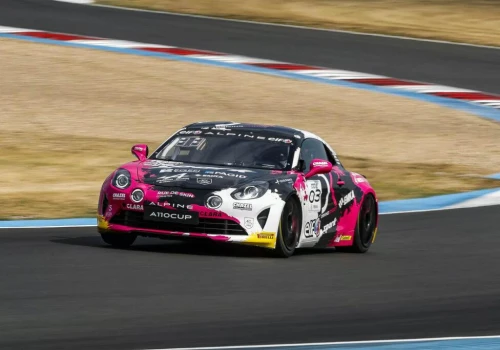 Gosia Rdest wygrywa Alpine ELF Cup Series na Magny-Cours!