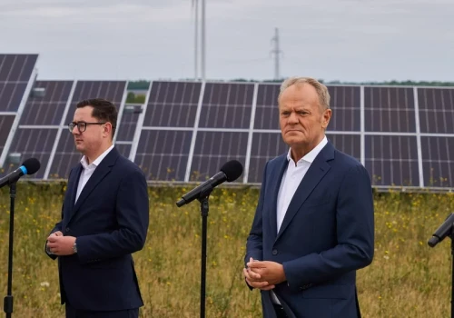 Tusk obiecywał paliwo po 5,19 zł. Kuriozalna odpowiedź Motyki