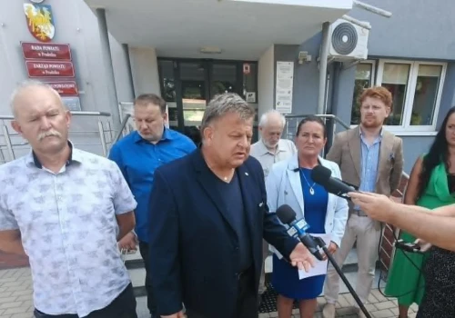 Afera wokół szpitala w Prudniku. Opozycja chce odwołać zarząd powiatu