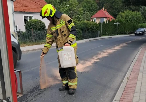 Chwila nieuwagi mogła skończyć się tragedią. Interweniowali strażacy.