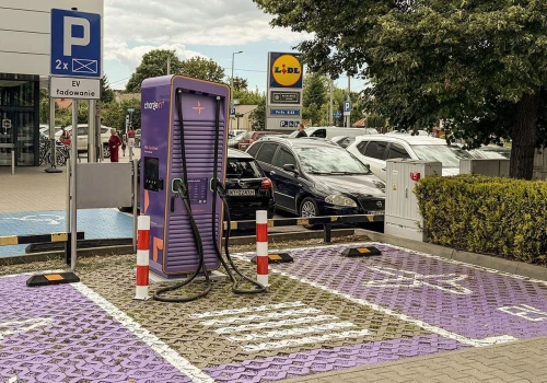 Szybkie ładowanie EV przy trasie S8. ChargeIn uruchomił nową stację w Nadarzynie