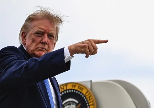 Trump tłumaczy się z odwołanego ataku. Chce dać Iranowi 