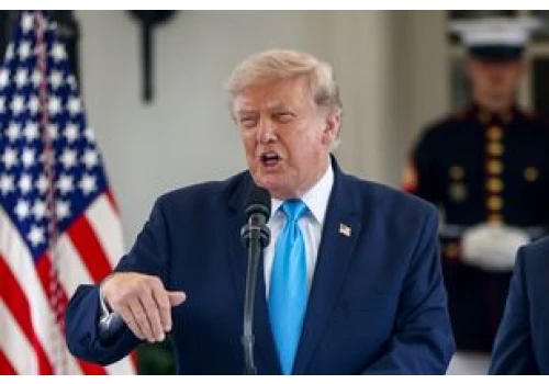 Pocisk uderzył w statek w cieśninie Ormuz. Trump o cenach paliw
