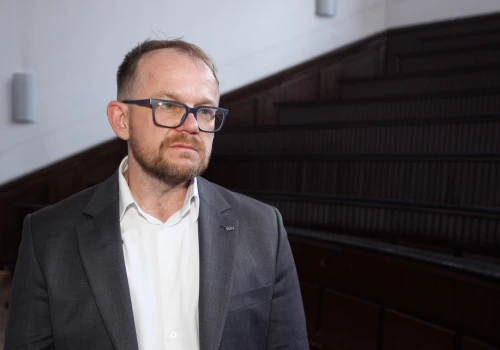 Studenci coraz częściej uczą się z pomocą AI. Uczelnie muszą dostosować sposób kształcenia i oceniania