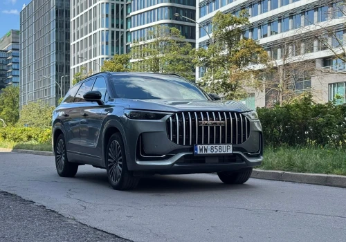 Nawet 1000 km po zatankowaniu do pełna. Wielki chiński SUV dla dużych rodzin. Jaecoo 8 PHEV