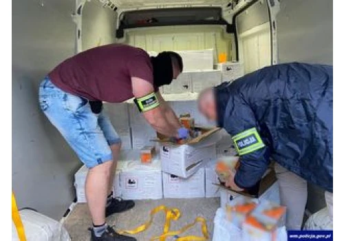 Gdańsk: Milionowy przemyt udaremniony. Służby przejęły tysiące e-papierosów i papierosów bez akcyzy