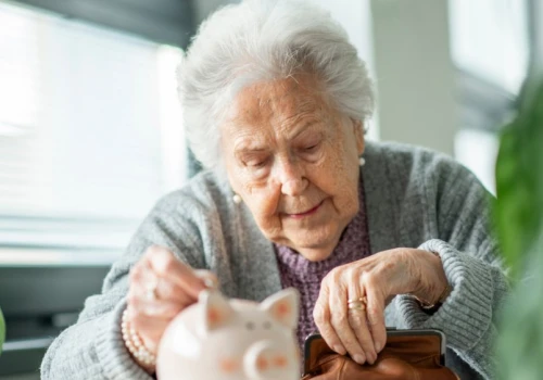Seniorzy masowo rezygnują z 13. i 14. emerytury. Wiemy, co dostają w zamian