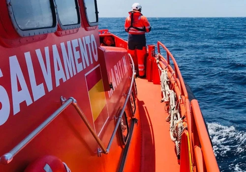 Poszukiwania łodzi z migrantami na południowy zachód od El Hierro
