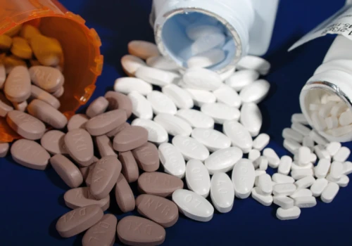 Napędzają rozprzestrzenianie się raka. Pod lupą popularne leki na cholesterol