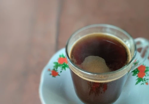 Dodaj szczyptę pieprzu do kawy. Ten prosty trik podbija smak i metabolizm