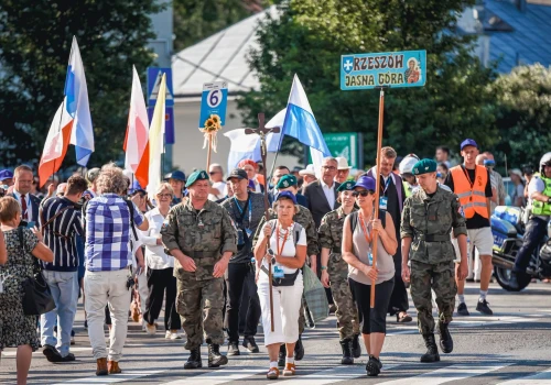 Blisko 800 osób rozpoczęło 49. Rzeszowską Pielgrzymkę na Jasną Górę